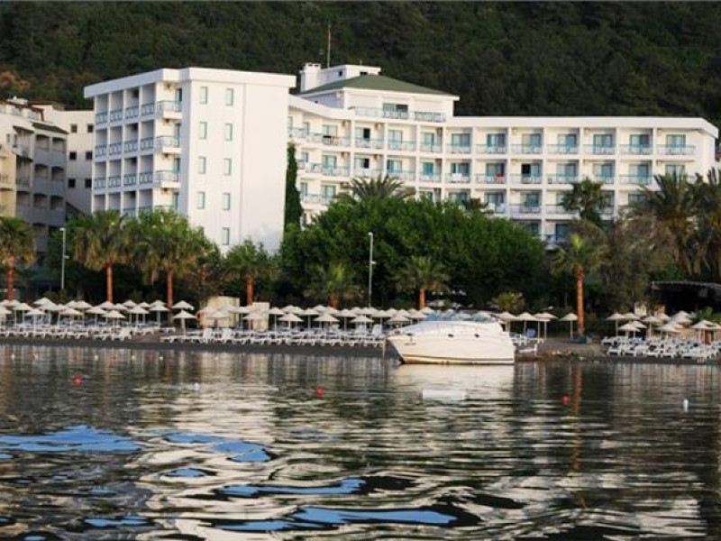 Tropical Beach Hotel Top Travel Agency (1)